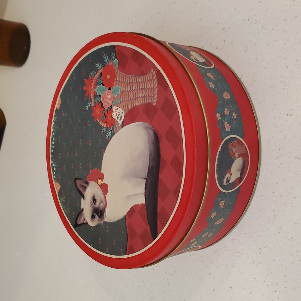 Christmas Tin with Cat